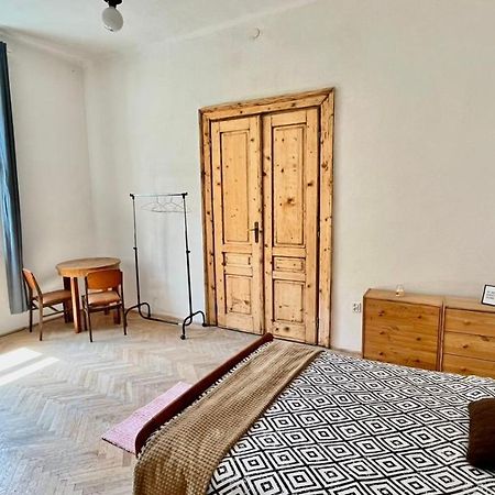 Nice Bedroom Near The Bus And Train Station Krakkó Kültér fotó