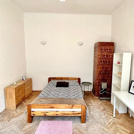 Nice Bedroom Near The Bus And Train Station Krakkó Kültér fotó