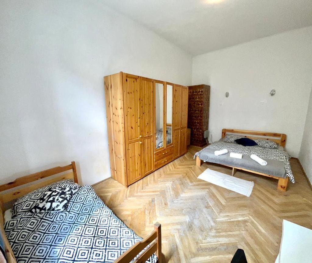 Nice Bedroom Near The Bus And Train Station Krakkó Kültér fotó