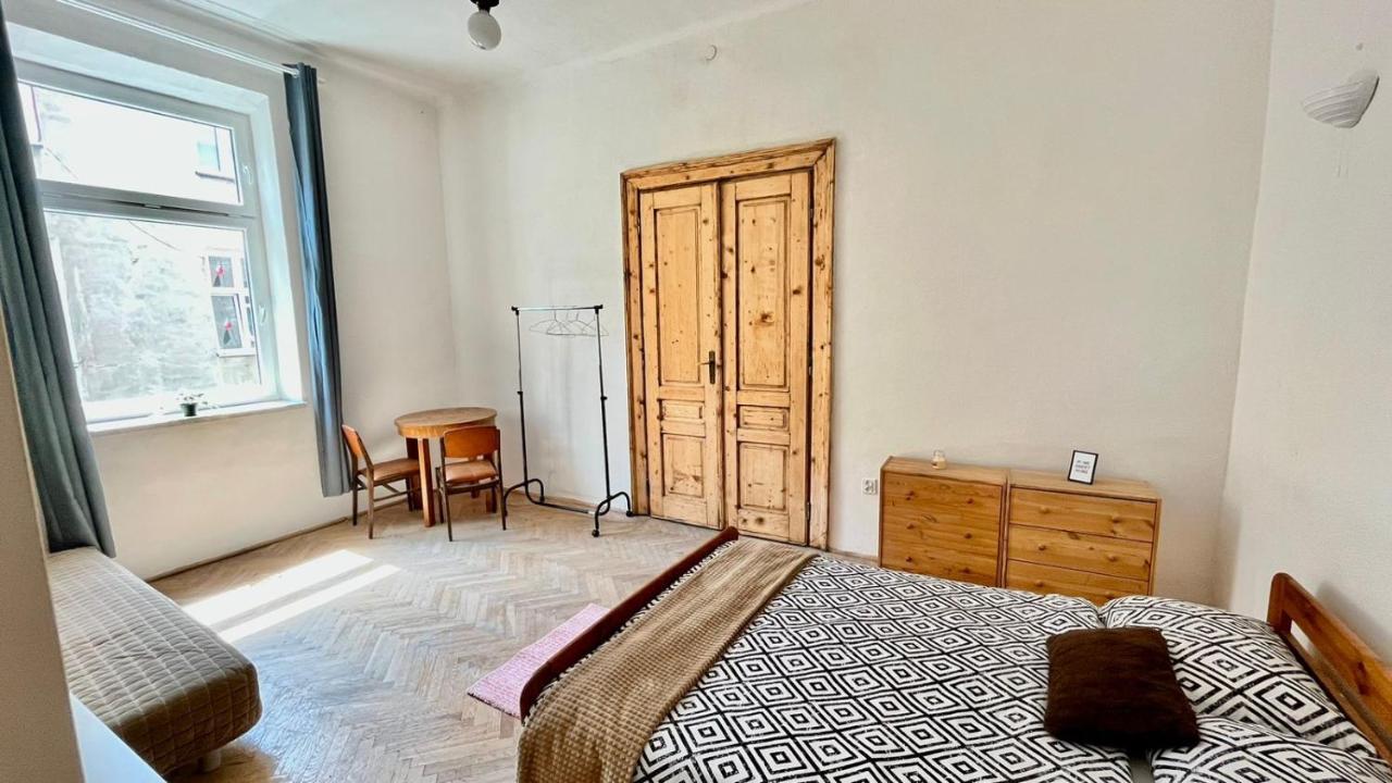 Nice Bedroom Near The Bus And Train Station Krakkó Kültér fotó